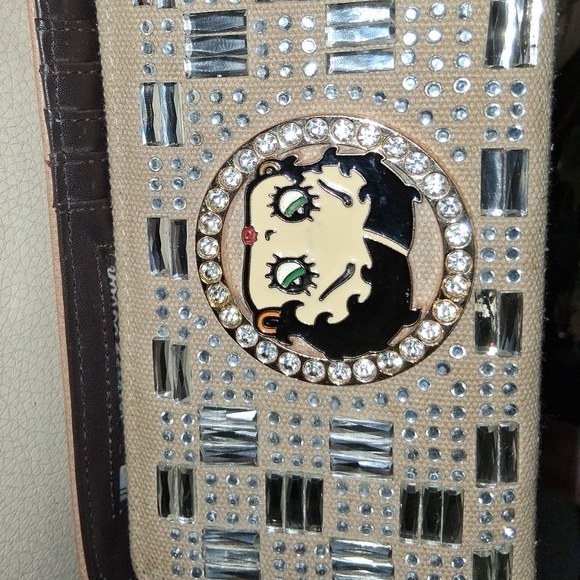 Betty Boop Beige and Silver Tri Fold Wallet - Picture 5 of 5